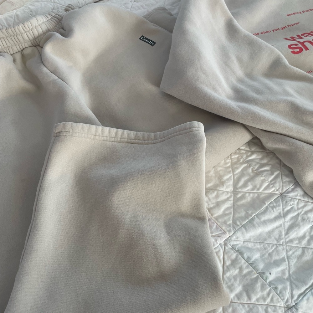Comfrt Cream Oversized Hoodie with Heart Detail - Picture 6 of 8